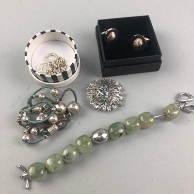 Lot 52 - A LOT OF SILVER AND OTHER JEWELLERY