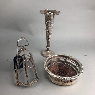 Lot 288 - A LOT OF SILVER PLATED ITEMS INCLUDING TWO TOAST RACKS