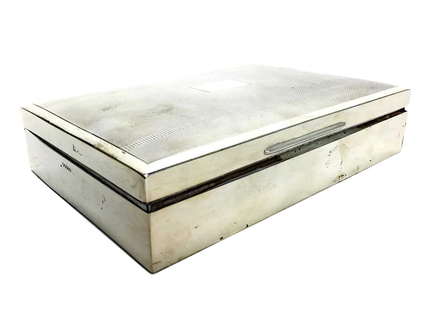 Lot 505 - AN EARLY 20TH CENTURY SILVER CIGARETTE BOX