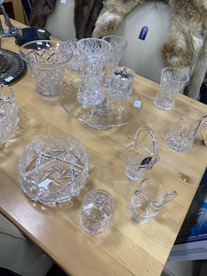 Lot 292 - A LOT OF CRYSTAL AND GLASS WARE