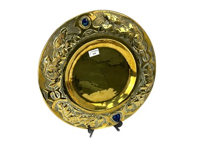 Lot 1641 - A SCOTTISH ARTS & CRAFTS BRASS CHARGER