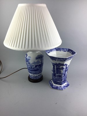 Lot 200 - A SPODE BLUE AND WHITE TABLE LAMP AND A SPODE VASE