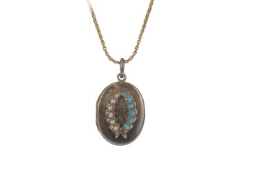 Lot 1302 - A GOLD CHAIN WITH SPHERICAL BALLS AND A GEM SET LOCKET
