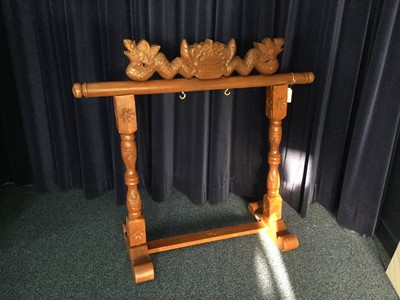 Lot 782 - A CHINESE WOOD FLOOR STANDING GONG FRAME