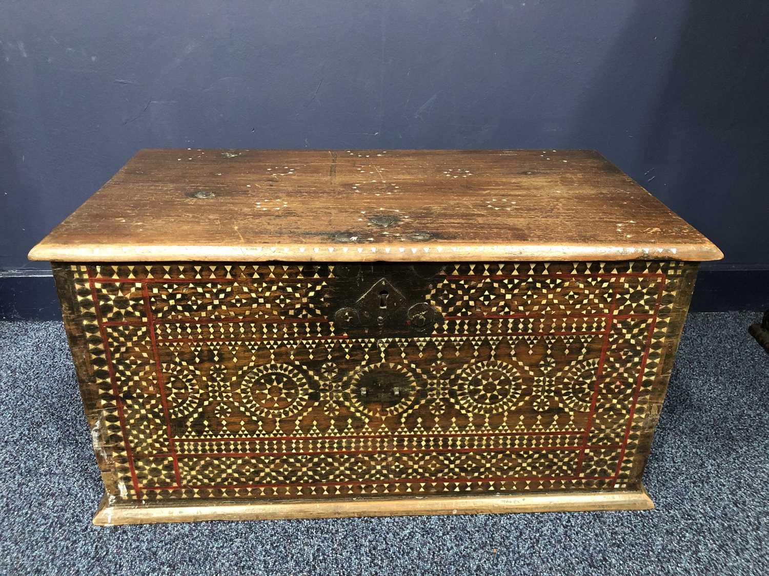 Lot 789 - AN EARLY 19TH CENTURY CHEST AND A SMALLER CASKET