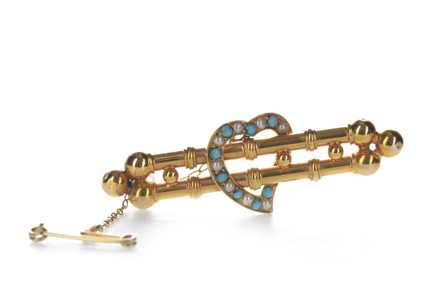 Lot 1341 - A TURQUOISE AND SEED PEARL BAR BROOCH