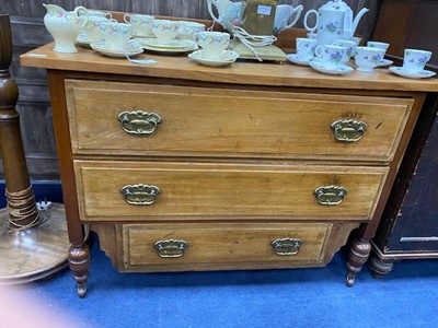 Lot 150A - A 20TH CENTURY OAK CHEST OF DRAWERS