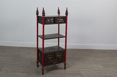 Lot 1399 - A JAPANESE LACQUERED ETAGERE