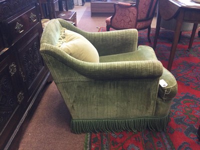 Lot 1404 - AN EARLY 20TH CENTURY EASY CHAIR