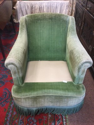 Lot 1404 - AN EARLY 20TH CENTURY EASY CHAIR