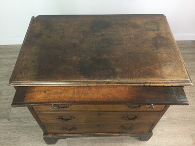 Lot 1407 - A GEORGE III BACHELORS CHEST OF DRAWERS