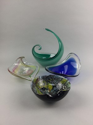 Lot 232 - A LOT OF FOUR ART GLASS DISHES