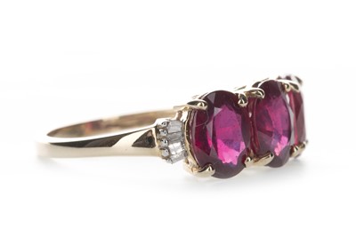 Lot 1369 - A RUBY AND DIAMOND RING