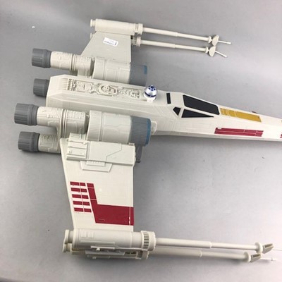 Lot 385 - A STAR WARS CHESS SET ALONG WITH OTHER TOYS