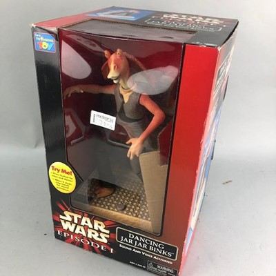 Lot 385 - A STAR WARS CHESS SET ALONG WITH OTHER TOYS