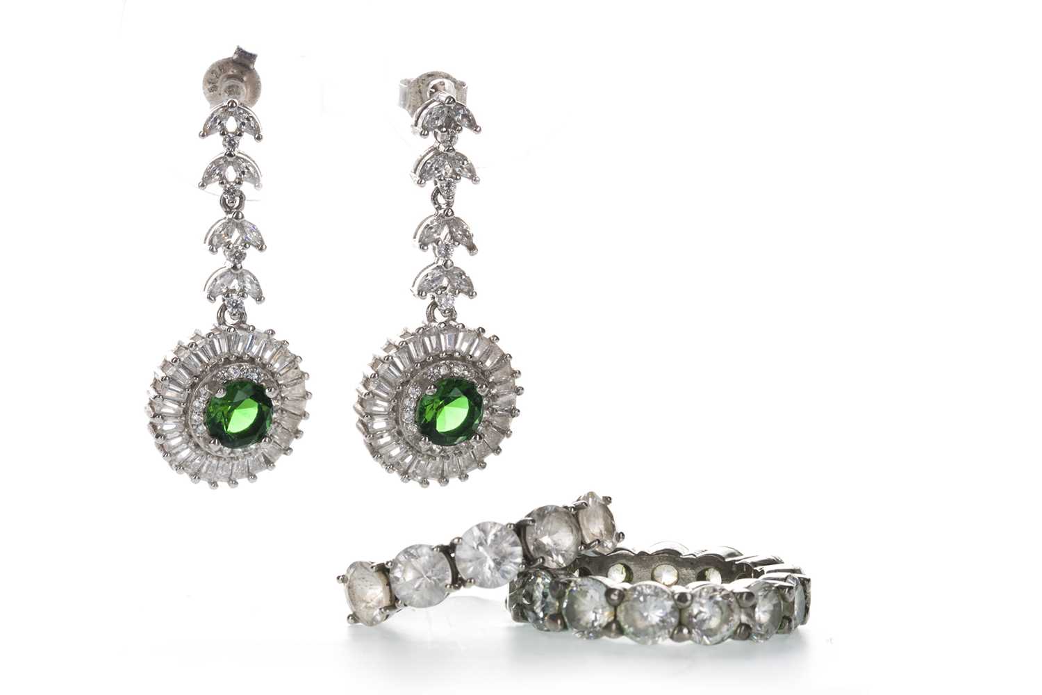 Lot 1330 - TWO GEM SET RINGS AND A PAIR OF EARRINGS