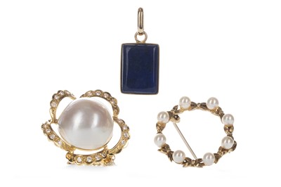 Lot 1370 - TWO PEARL BROOCHES AND A LAPIS LAZULI PENDANT