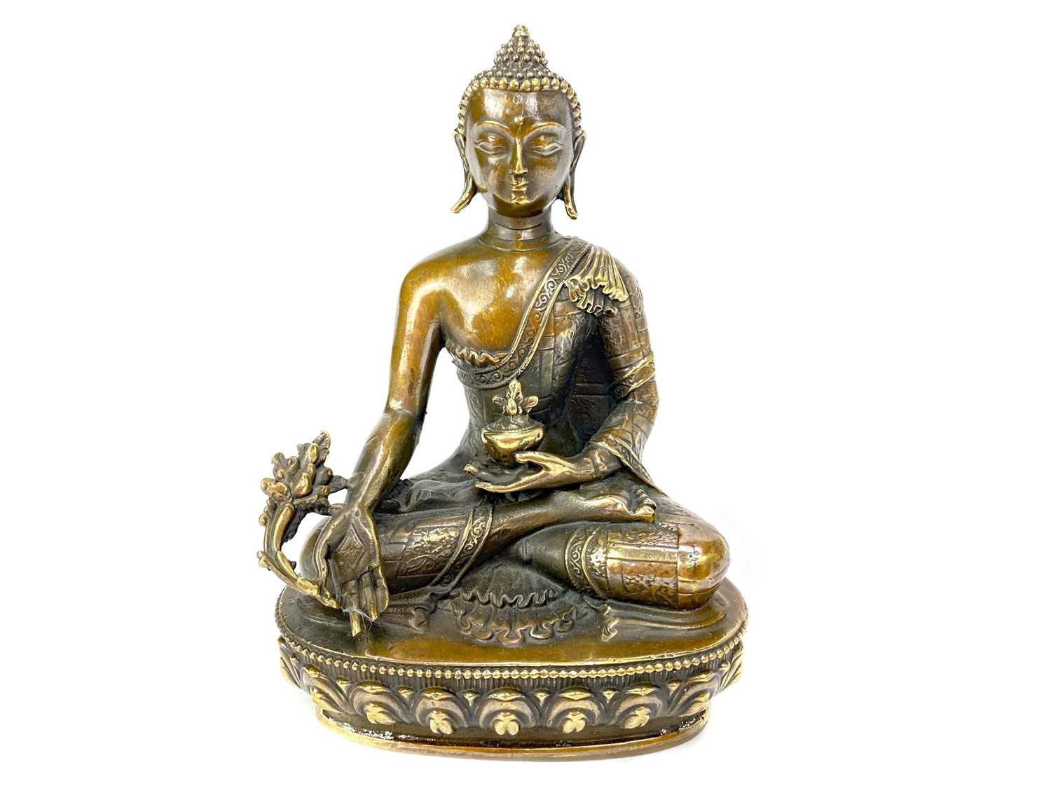 Lot 812 - AN EARLY 20TH CENTURY CHINESE BRONZE BUDDHA