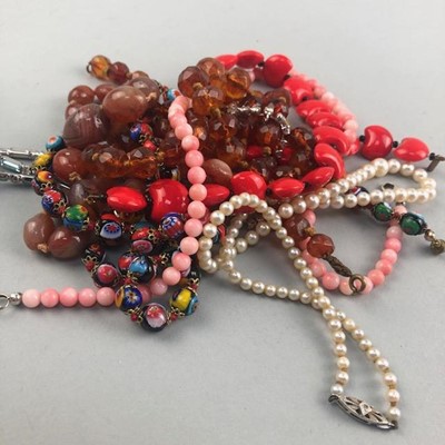 Lot 347 - A MURANO GLASS BEAD NECKLACE AND OTHER NECKLACES