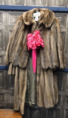 Lot 401 - A VINTAGE FUR COAT, FUR JACKET AND A PARASOL