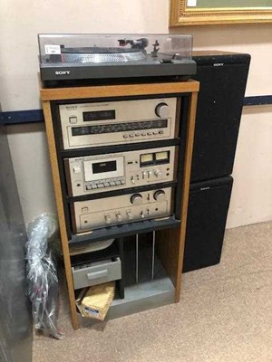 Lot 405 - A VINTAGE SONY HI-FI, WITH SPEAKERS AND WOOD DISPLAY CABINET