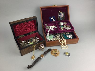 Lot 398 - A LOT OF COSTUME JEWELLERY CONTAINED IN A JEWELLERY CASKET AND JEWELLERY BOX