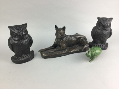 Lot 159 - A BRONZED RESIN FIGURE OF A DOG ALONG WITH BOOKENDS CRUETS AND COASTERS