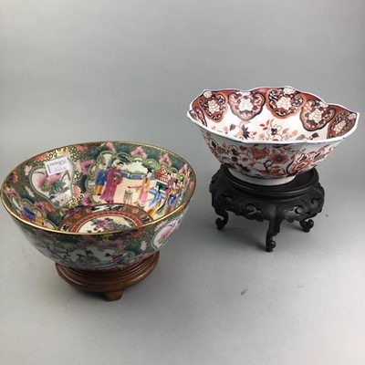 Lot 161 - A 20TH CENTURY CHINESE FAMILLE ROSE BOWL AND AN IMARI BOWL