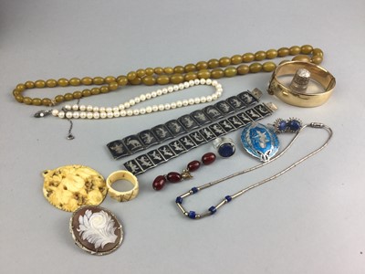 Lot 4 - A COLLECTION OF SILVER AND OTHER JEWELLERY
