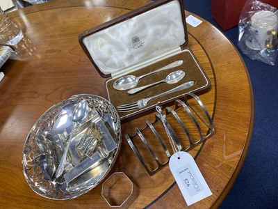 Lot 526 - A LOT OF SILVER OBJECTS