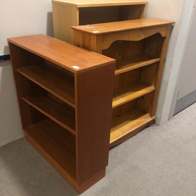 Lot 513 - A LOT OF THREE STAINED WOOD OPEN BOOKCASES