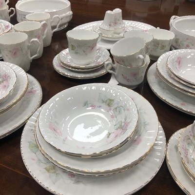 Lot 503 - A ROYAL STAFFORD FLORAL AND GILT PART DINNER SERVICE