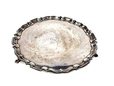 Lot 527 - AN EARLY 20TH CENTURY SILVER SALVER