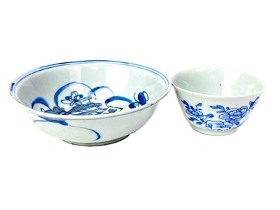 Lot 130A - A 19TH CENTURY CHINESE BLUE AND WHITE TEA BOWL AND A BOWL