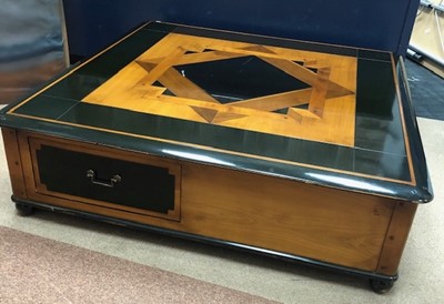 Lot 534 - A CONTEMPORARY COFFEE TABLE