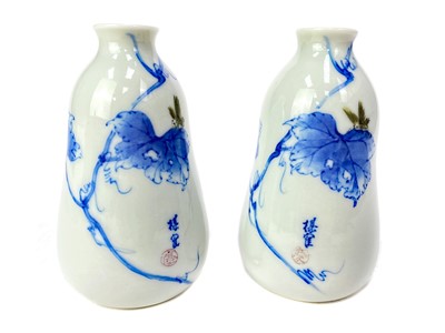 Lot 823 - A PAIR OF 20TH CENTURY CHINESE VASES