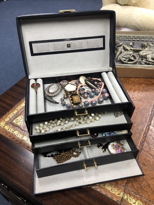 Lot 49A - A COLLECTION OF JEWELLERY