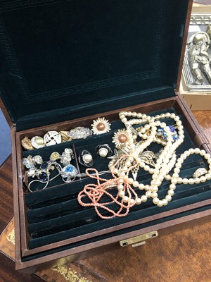Lot 55A - A COLLECTION OF JEWELLERY