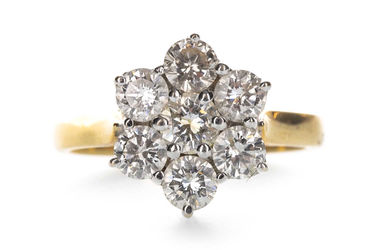 Lot 1368 - A DIAMOND FLOWER CLUSTER RING