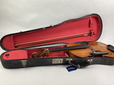 Lot 105 - AN EARLY 20TH CENTURY VIOLIN