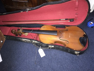 Lot 105 - AN EARLY 20TH CENTURY VIOLIN
