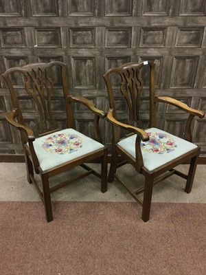 Lot 1683 - A SET OF EIGHT DINING CHAIRS