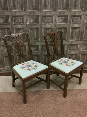 Lot 1683 - A SET OF EIGHT DINING CHAIRS