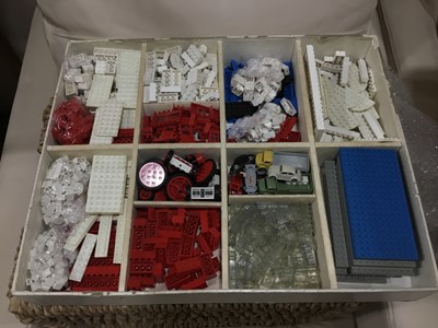 Lot 12 - A LOT OF VINTAGE TOYS AND GAMES