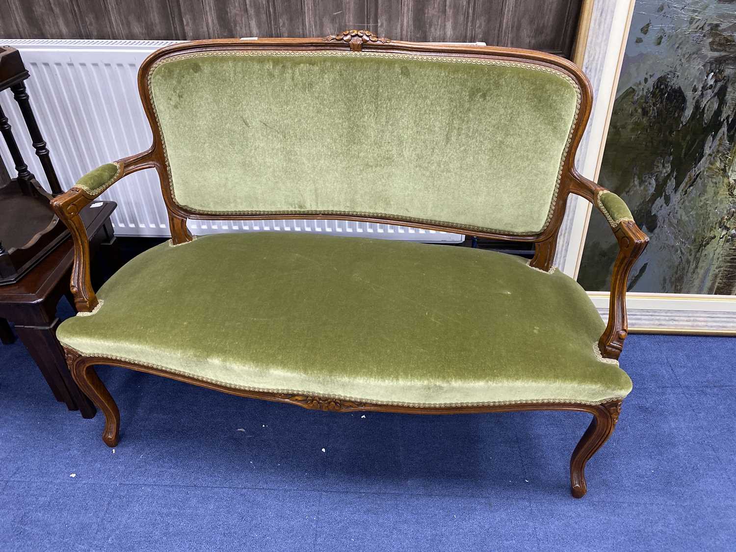 Lot 19 - A 20TH CENTURY PARLOUR SETTEE