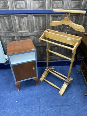 Lot 59 - A PINE VALET STAND AND A BEDSIDE CABINET
