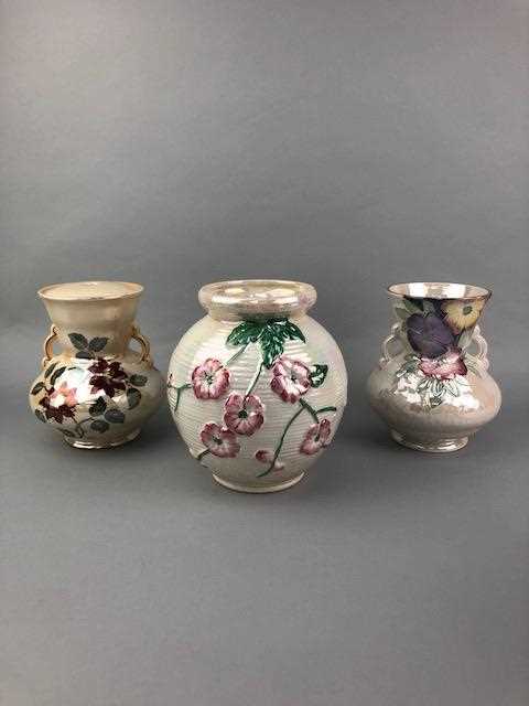 Lot 202 - A LOT OF FIVE MALING VASES AND A GINGER JAR AND COVER