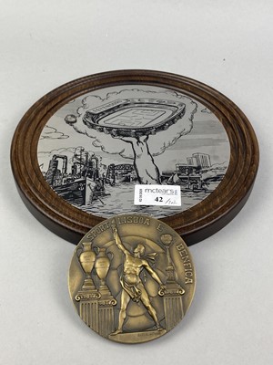 Lot 42 - A BENFICA COMMEMORATIVE MEDAL ALONG WITH OTHER FOOTBALL RELATED ITEMS