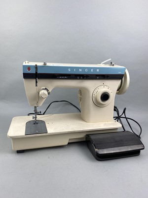 Lot 116 - A CONTEMPORARY SINGER SEWING MACHINE