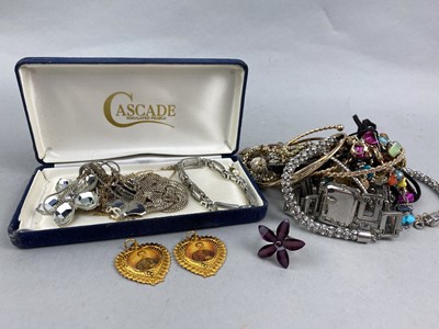 Lot 52 - A COLLECTION OF COSTUME JEWELLERY